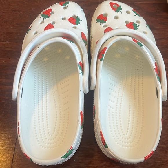 Women's Size 11 CROCS Vacay Vibes Strawberry Slip-On Clog Comfort Shoes Men's 9  - Picture 4 of 4